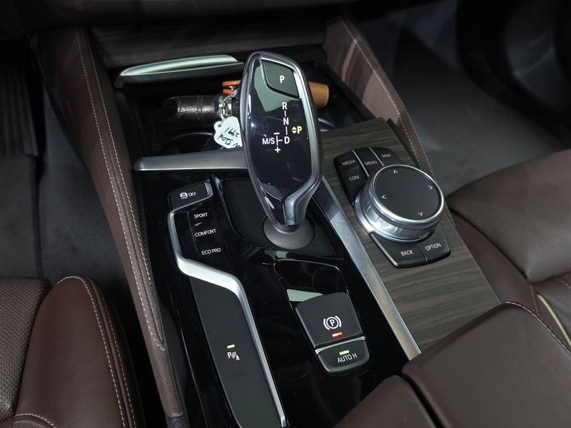 2018 BMW 5 Series 520d Luxury Plus photo 9