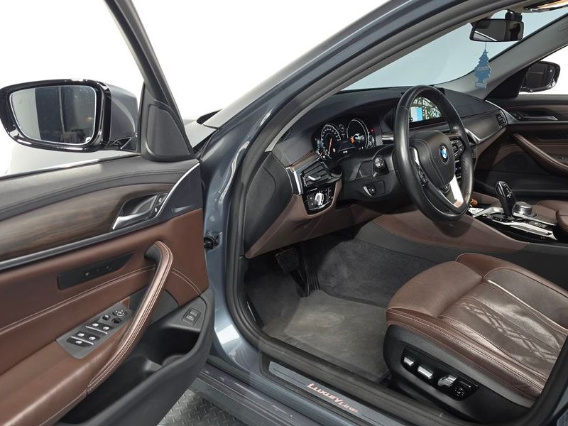 2018 BMW 5 Series 520d Luxury Plus photo 10