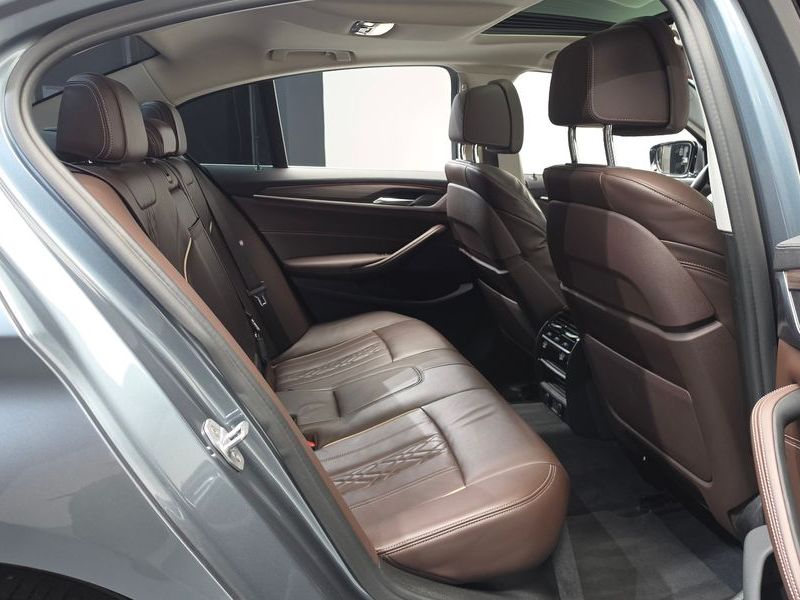 2018 BMW 5 Series 520d Luxury Plus photo 11