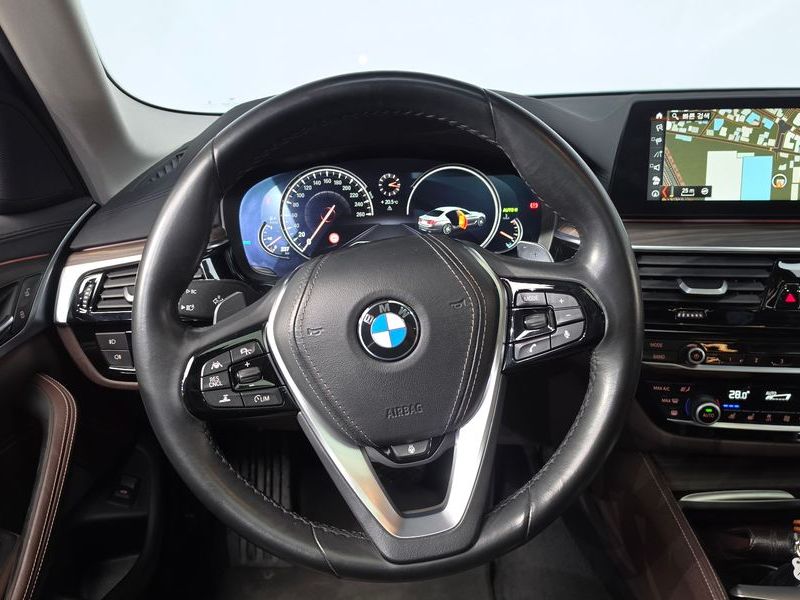 2018 BMW 5 Series 520d Luxury Plus photo 12