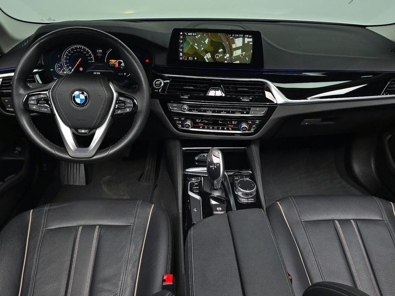 2018 BMW 5 Series 520i Luxury photo 7