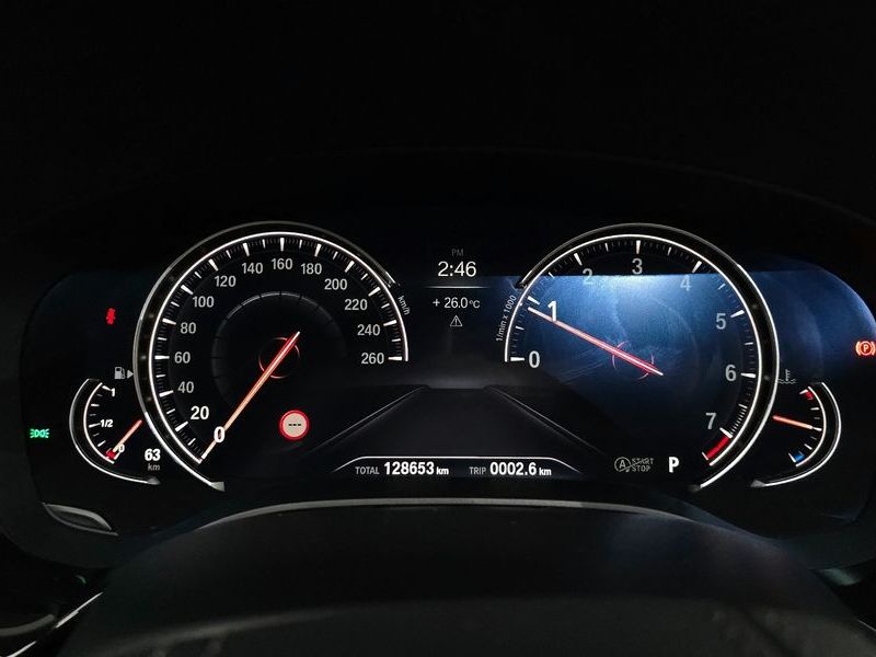 2018 BMW 5 Series 520i Luxury photo 8