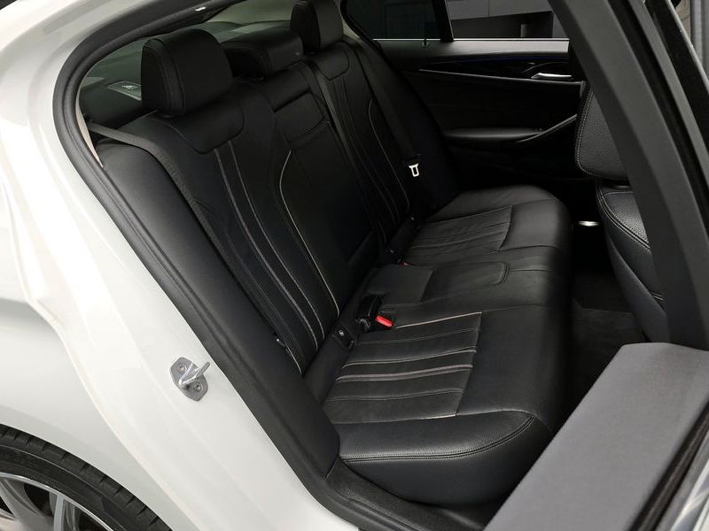 2018 BMW 5 Series 520i Luxury photo 12
