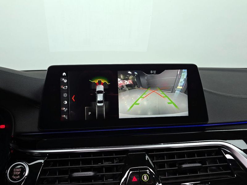 2018 BMW 5 Series 520i Luxury photo 14