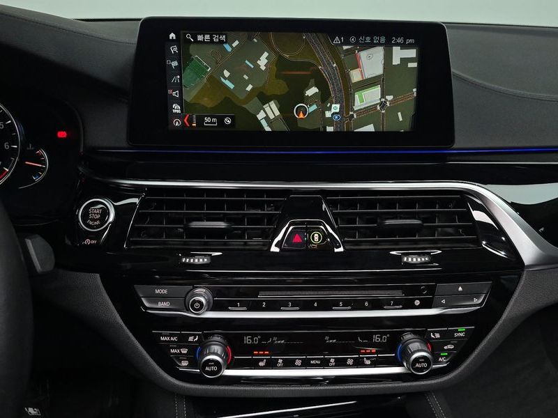 2018 BMW 5 Series 520i Luxury photo 16