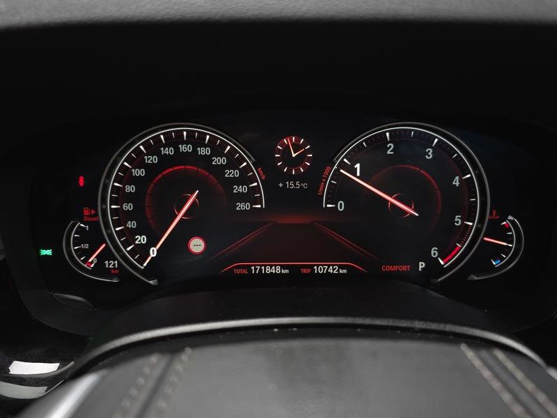 2018 BMW 5 Series 520d Luxury Plus photo 8