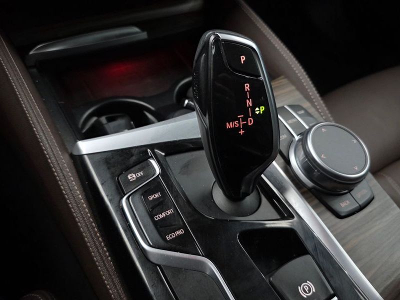 2018 BMW 5 Series 520d Luxury Plus photo 9
