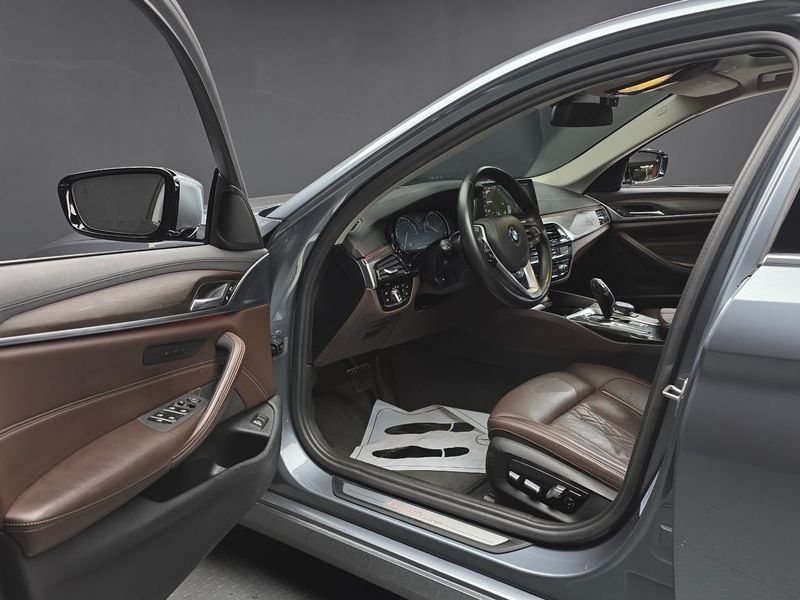 2018 BMW 5 Series 520d Luxury Plus photo 10