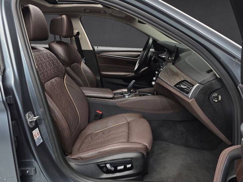 2018 BMW 5 Series 520d Luxury Plus photo 11