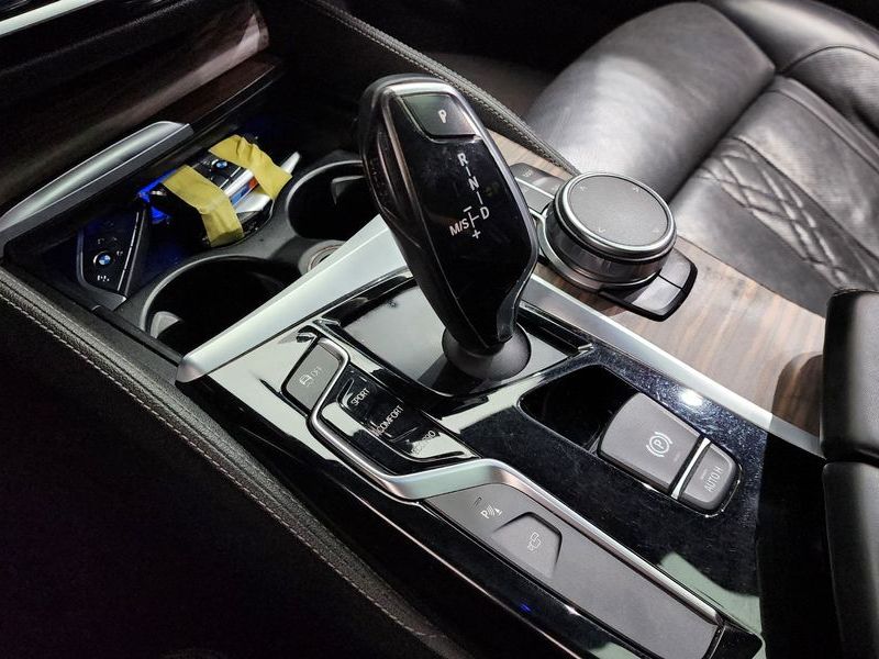 2018 BMW 5 Series 520d xDrive M Sport Package Plus photo 9