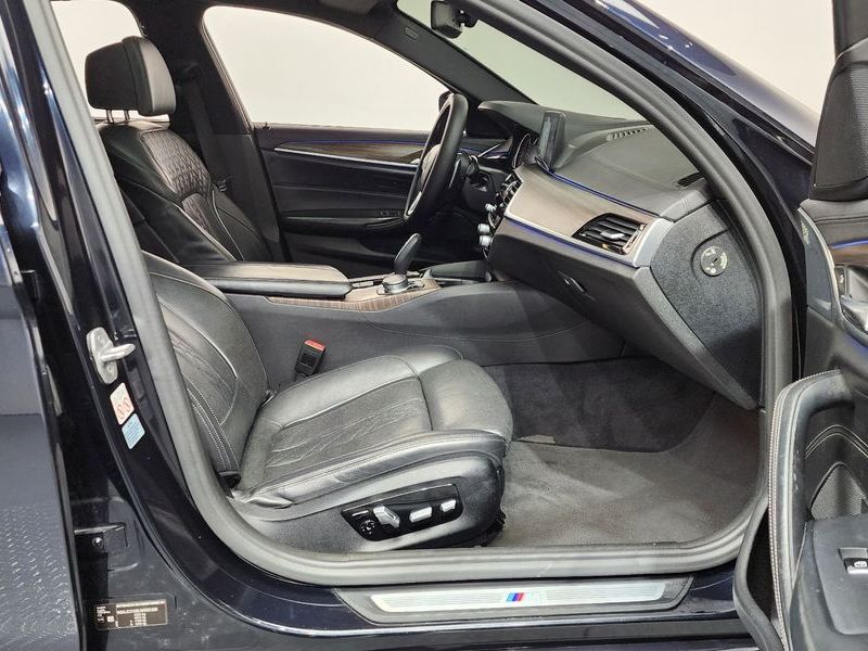 2018 BMW 5 Series 520d xDrive M Sport Package Plus photo 11