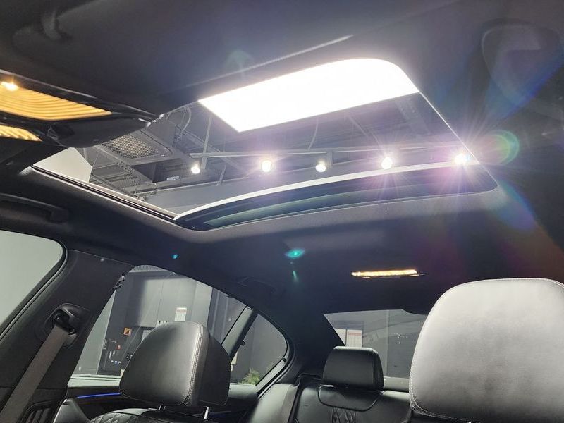 2018 BMW 5 Series 520d xDrive M Sport Package Plus photo 18