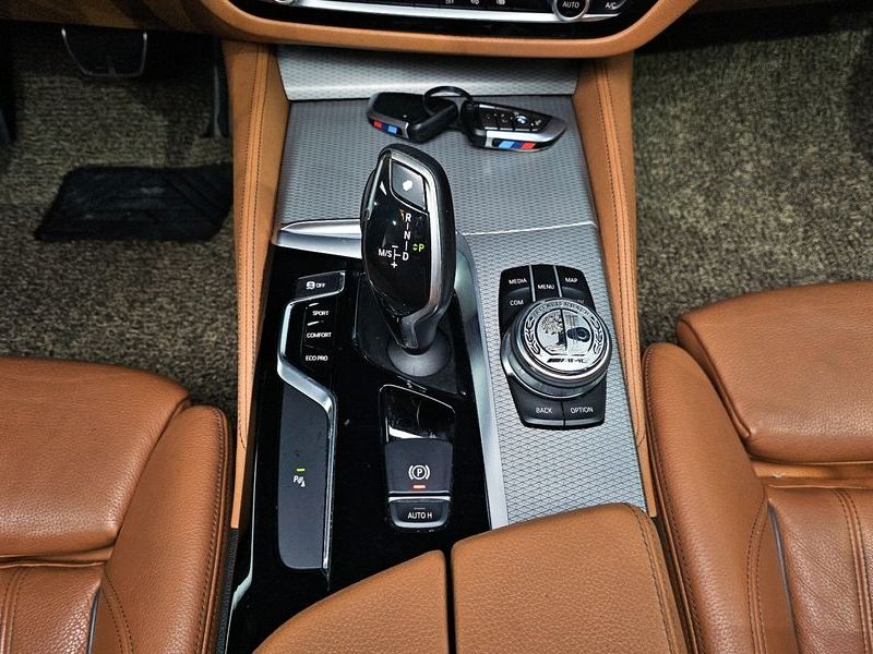 2018 BMW 5 Series 520d M Sport Special Edition photo 9