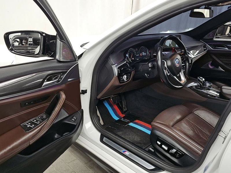 2017 BMW 5 Series 530i M Sport Package Plus photo 10