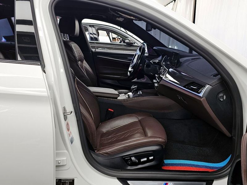 2017 BMW 5 Series 530i M Sport Package Plus photo 11