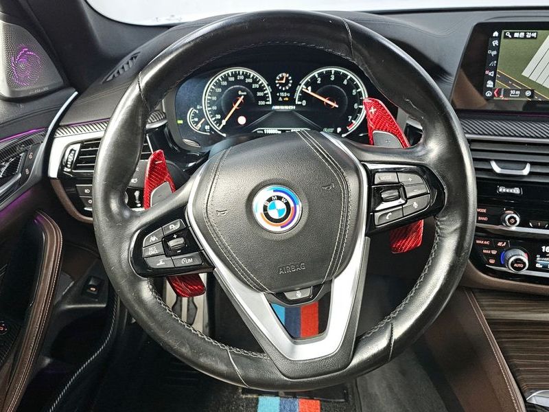 2017 BMW 5 Series 530i M Sport Package Plus photo 13