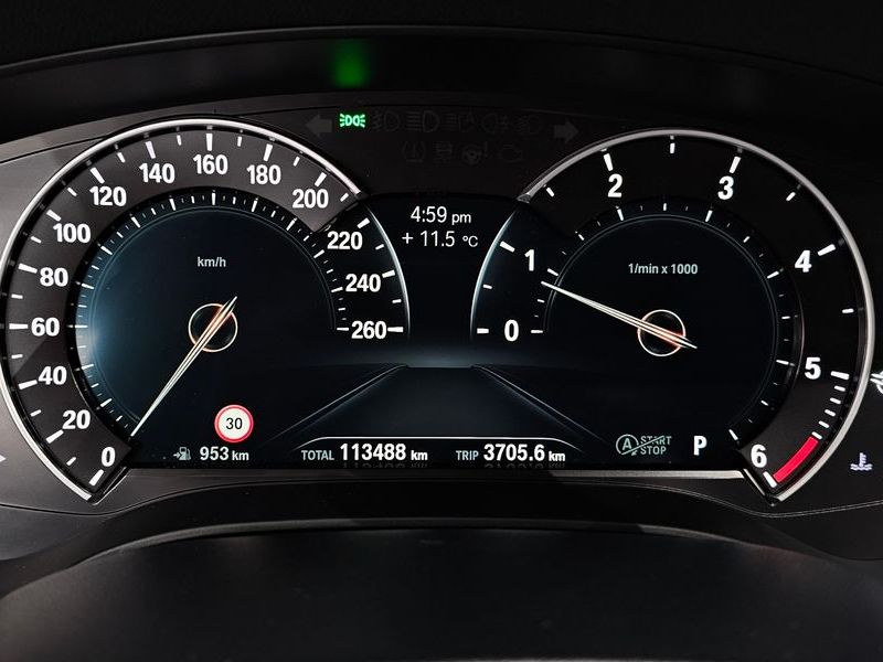 2018 BMW 5 Series 520d Luxury Special Edition photo 8