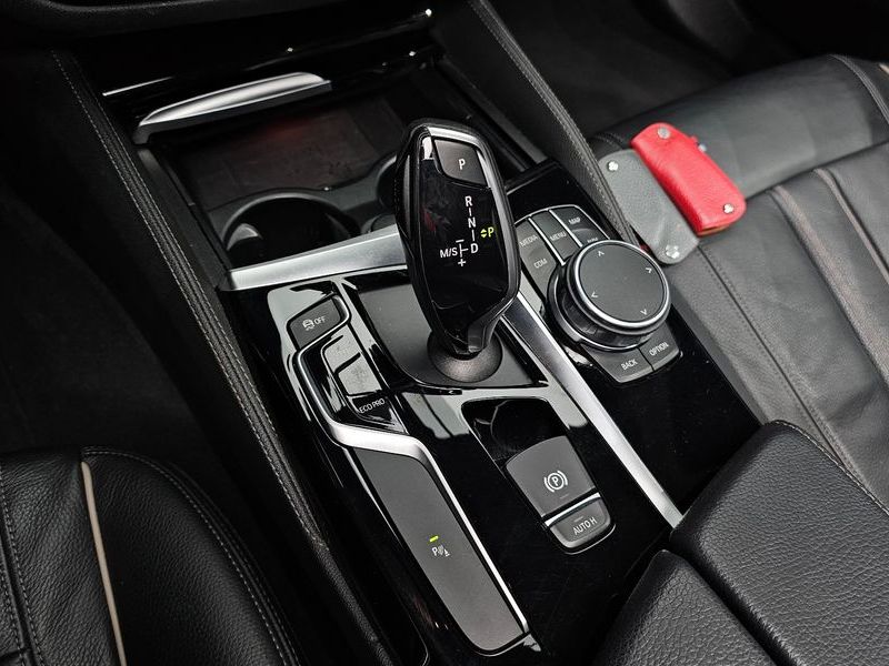 2018 BMW 5 Series 520d Luxury Special Edition photo 9