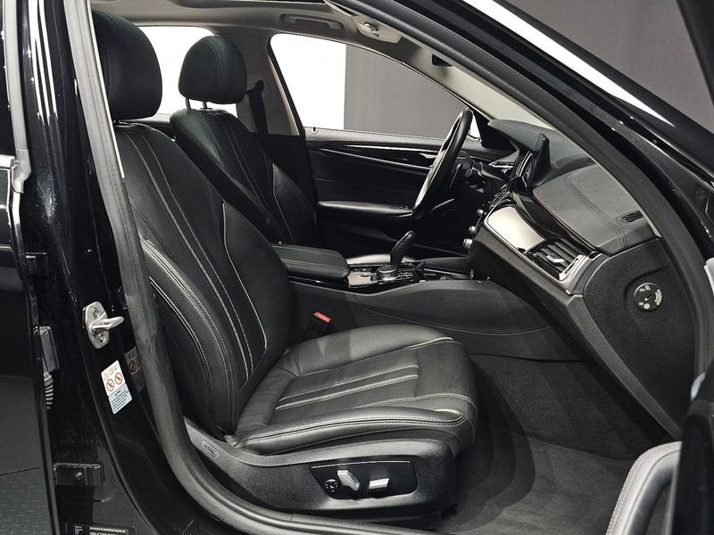 2018 BMW 5 Series 520d Luxury Special Edition photo 10
