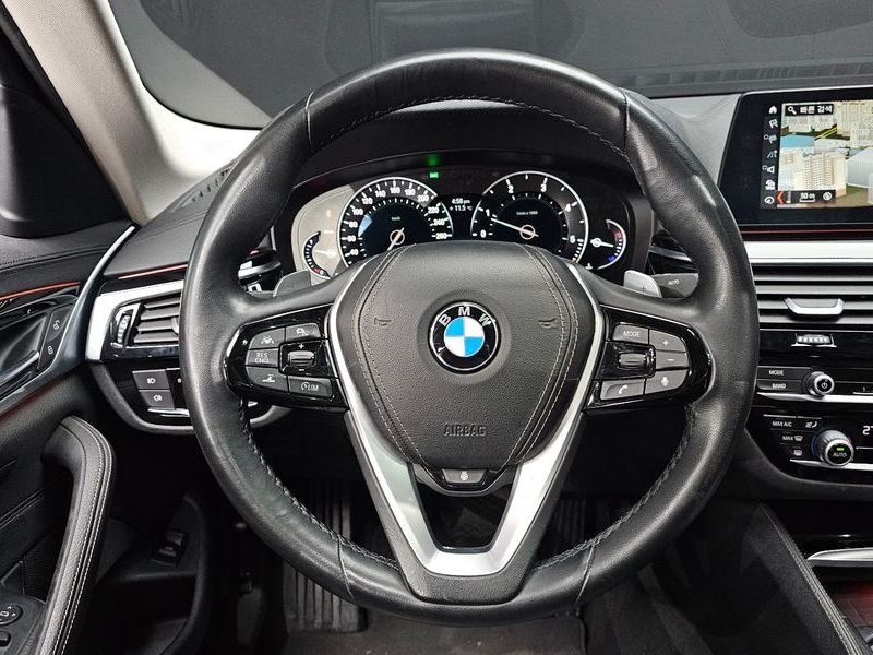 2018 BMW 5 Series 520d Luxury Special Edition photo 13