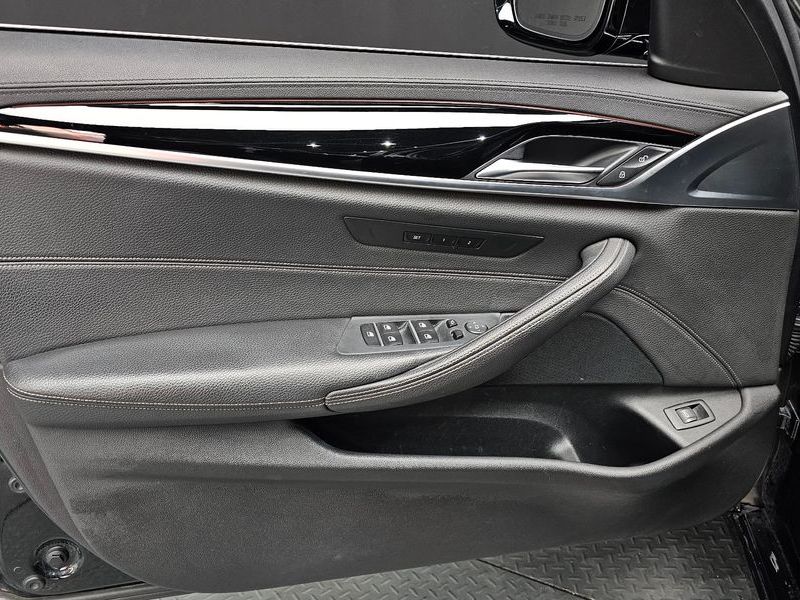 2018 BMW 5 Series 520d Luxury Special Edition photo 24