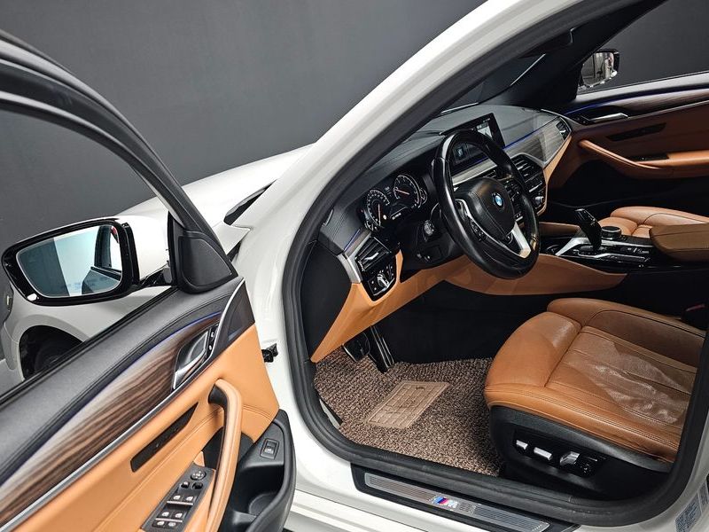 2017 BMW 5 Series 520d xDrive M Sport Package Plus photo 10