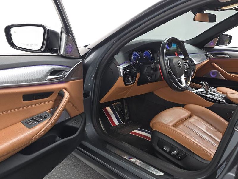 2017 BMW 5 Series 520d M Sport package photo 10