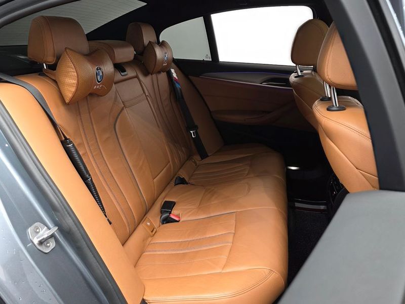 2017 BMW 5 Series 520d M Sport package photo 11