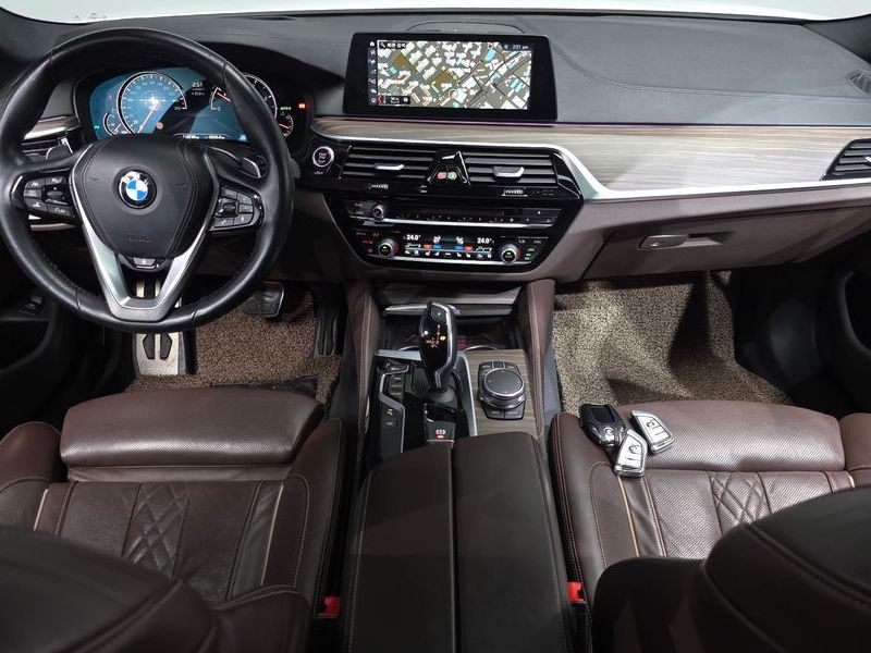 2017 BMW 5 Series 520d M Sport Package Plus photo 7