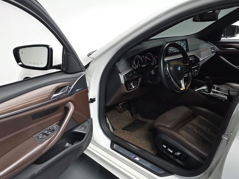 2017 BMW 5 Series 520d M Sport Package Plus photo 10