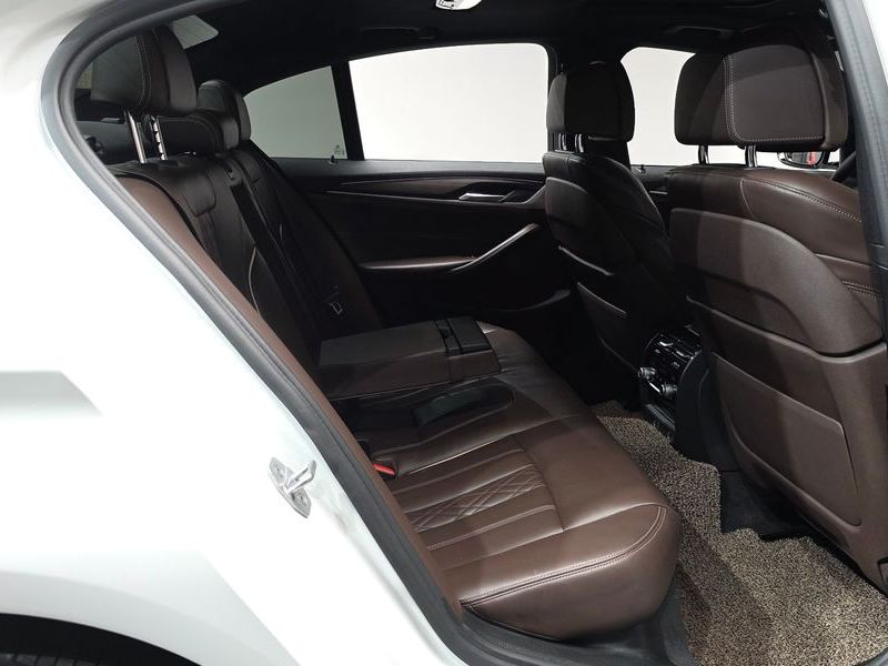 2017 BMW 5 Series 520d M Sport Package Plus photo 11