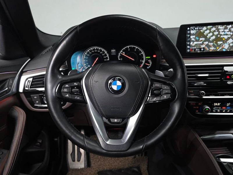 2017 BMW 5 Series 520d M Sport Package Plus photo 12