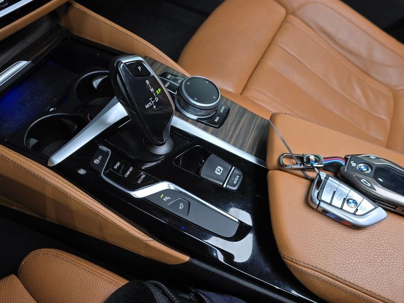 2017 BMW 5 Series 520d M Sport Package Plus photo 9