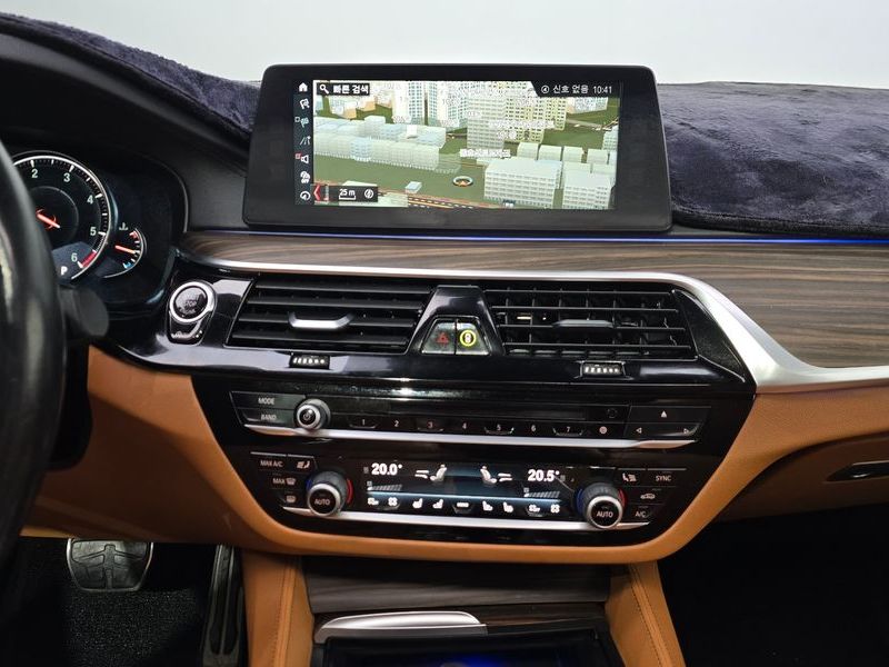 2017 BMW 5 Series 520d M Sport Package Plus photo 15