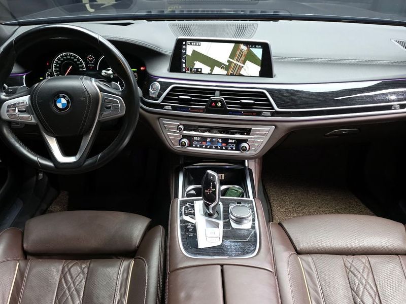 2017 BMW 7 Series 730d xDrive M Sport photo 7