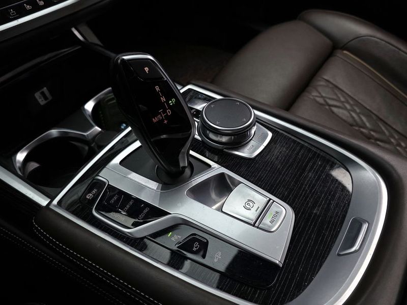 2017 BMW 7 Series 730d xDrive M Sport photo 9