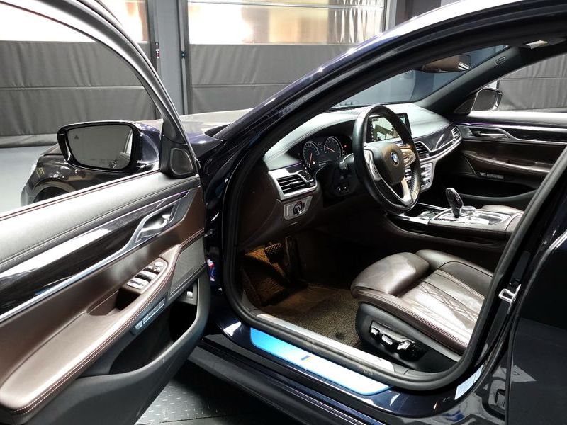 2017 BMW 7 Series 730d xDrive M Sport photo 10