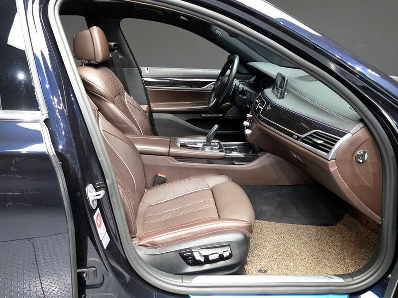2017 BMW 7 Series 730d xDrive M Sport photo 11