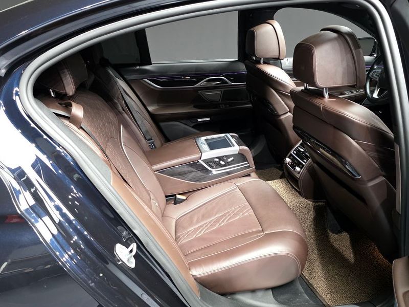 2017 BMW 7 Series 730d xDrive M Sport photo 12