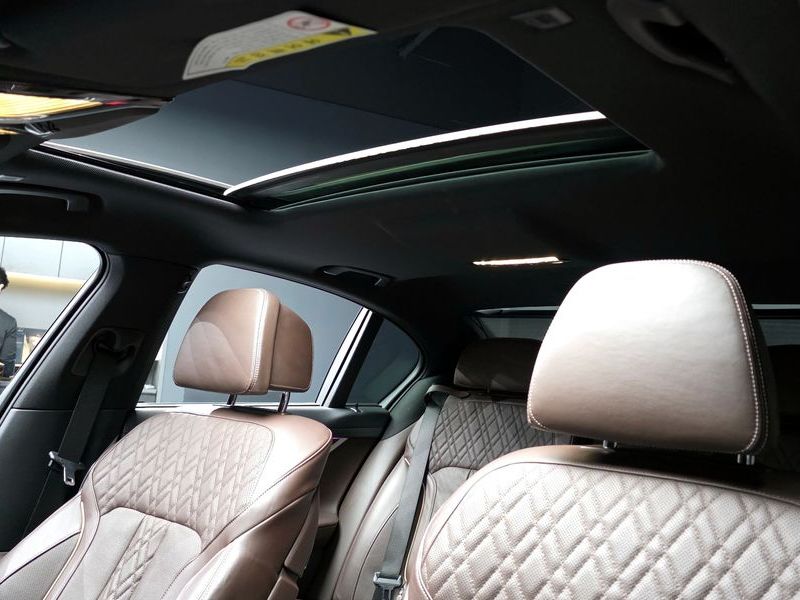 2017 BMW 7 Series 730d xDrive M Sport photo 19