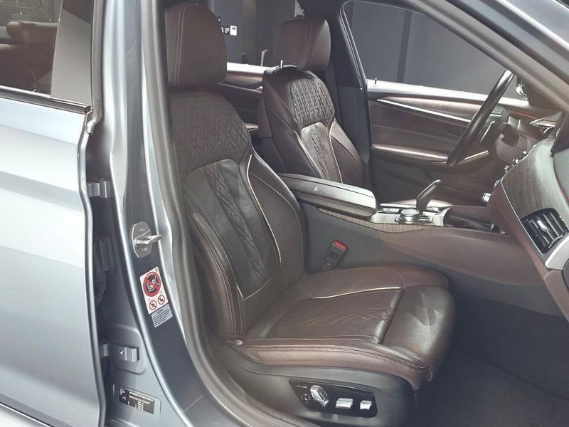 2017 BMW 5 Series 520d M Sport Package Plus photo 10