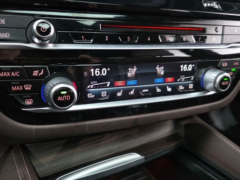 2017 BMW 5 Series 520d M Sport Package Plus photo 17