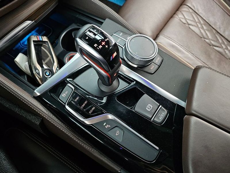 2017 BMW 5 Series 530i M Sport Package Plus photo 9
