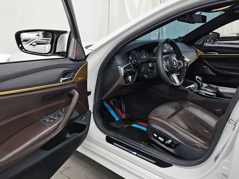 2017 BMW 5 Series 530i M Sport Package Plus photo 10
