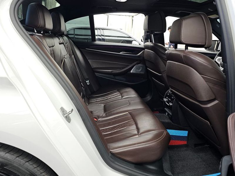 2017 BMW 5 Series 530i M Sport Package Plus photo 12