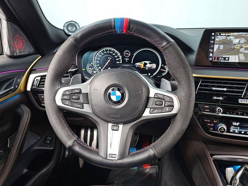 2017 BMW 5 Series 530i M Sport Package Plus photo 13