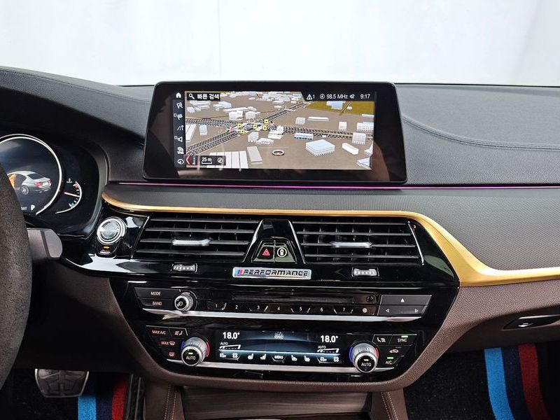 2017 BMW 5 Series 530i M Sport Package Plus photo 14