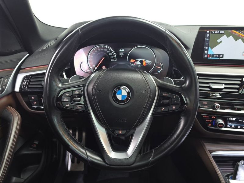 2017 BMW 5 Series 520d xDrive M Sport Package Plus photo 12