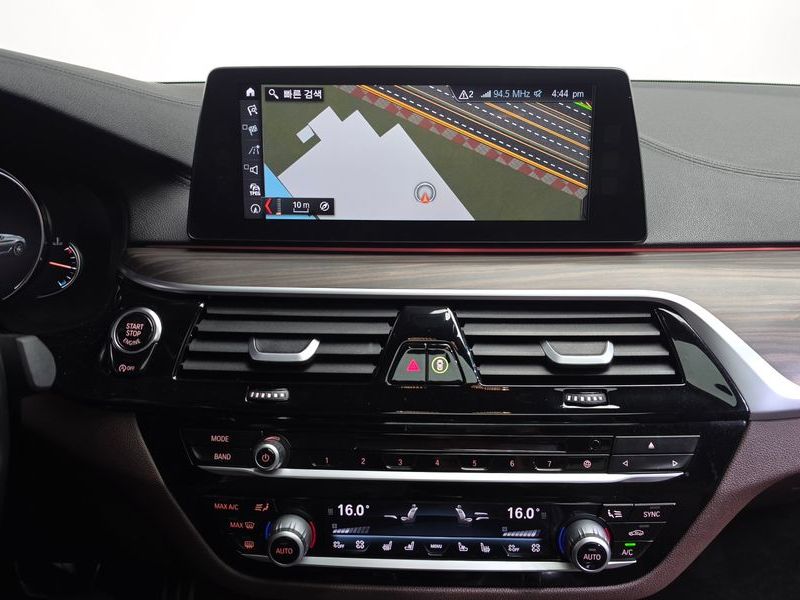 2017 BMW 5 Series 520d xDrive M Sport Package Plus photo 13