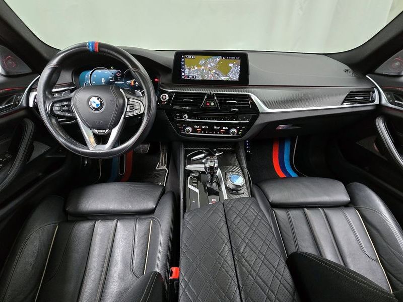 2017 BMW 5 Series 520d M Sport package photo 7